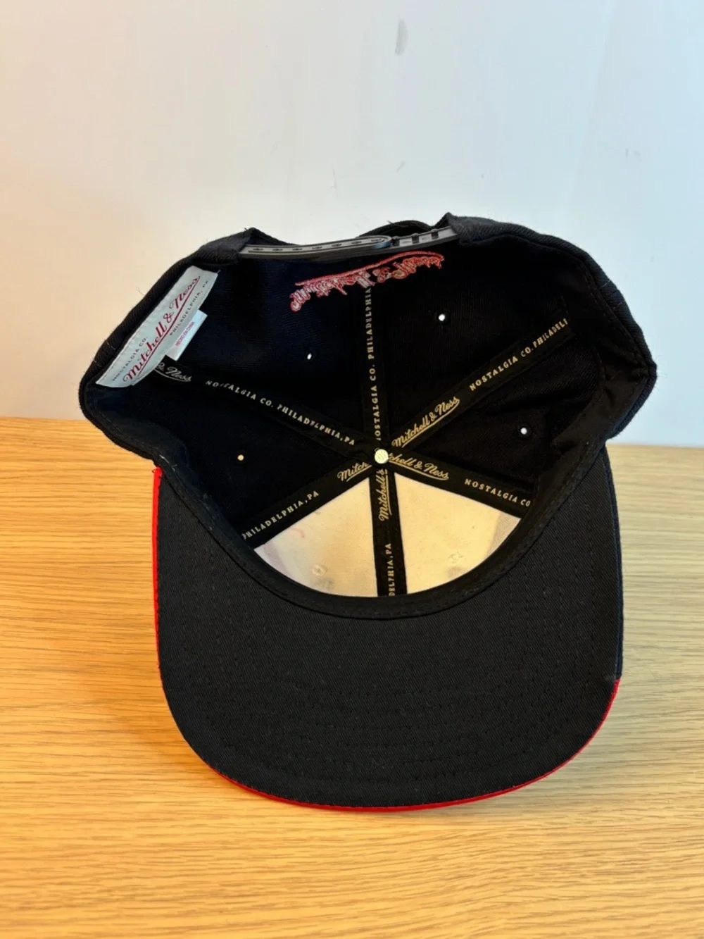 Mitchell & Ness Chicago Bulls Red Black White Tricolor Logo‎ Snapback Hat NWOT